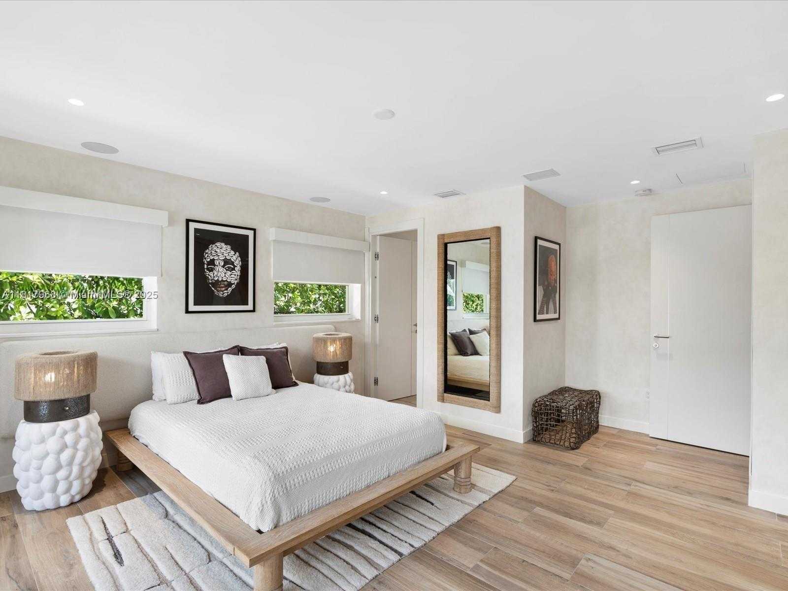 Small Image of 2371 BAYVIEW LN, North Miami Number 9
