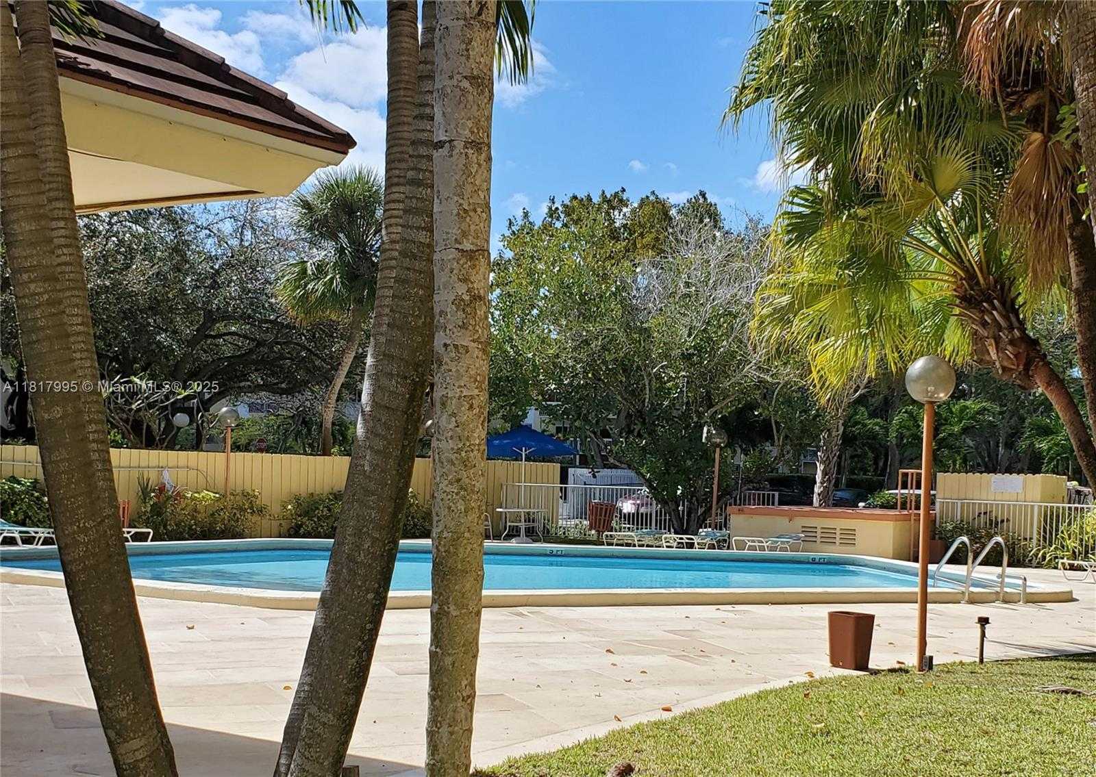 Small Image of 7705 CAMINO REAL #B401, Miami Number 18