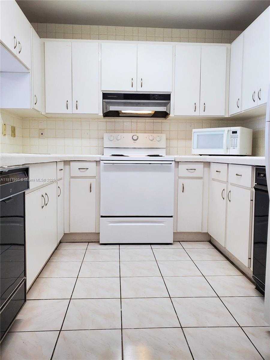 Small Image of 7705 CAMINO REAL #B401, Miami Number 6