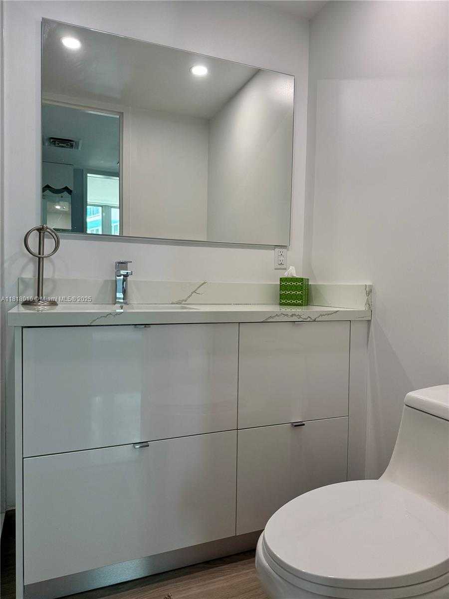 Small Image of 5055 COLLINS AVE #4A, Miami Beach Number 13