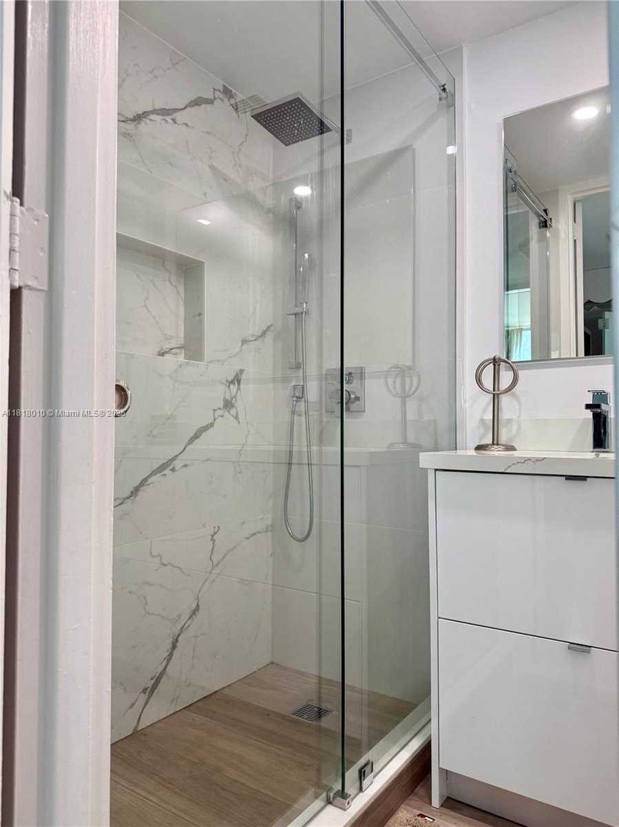 Small Image of 5055 COLLINS AVE #4A, Miami Beach Number 14