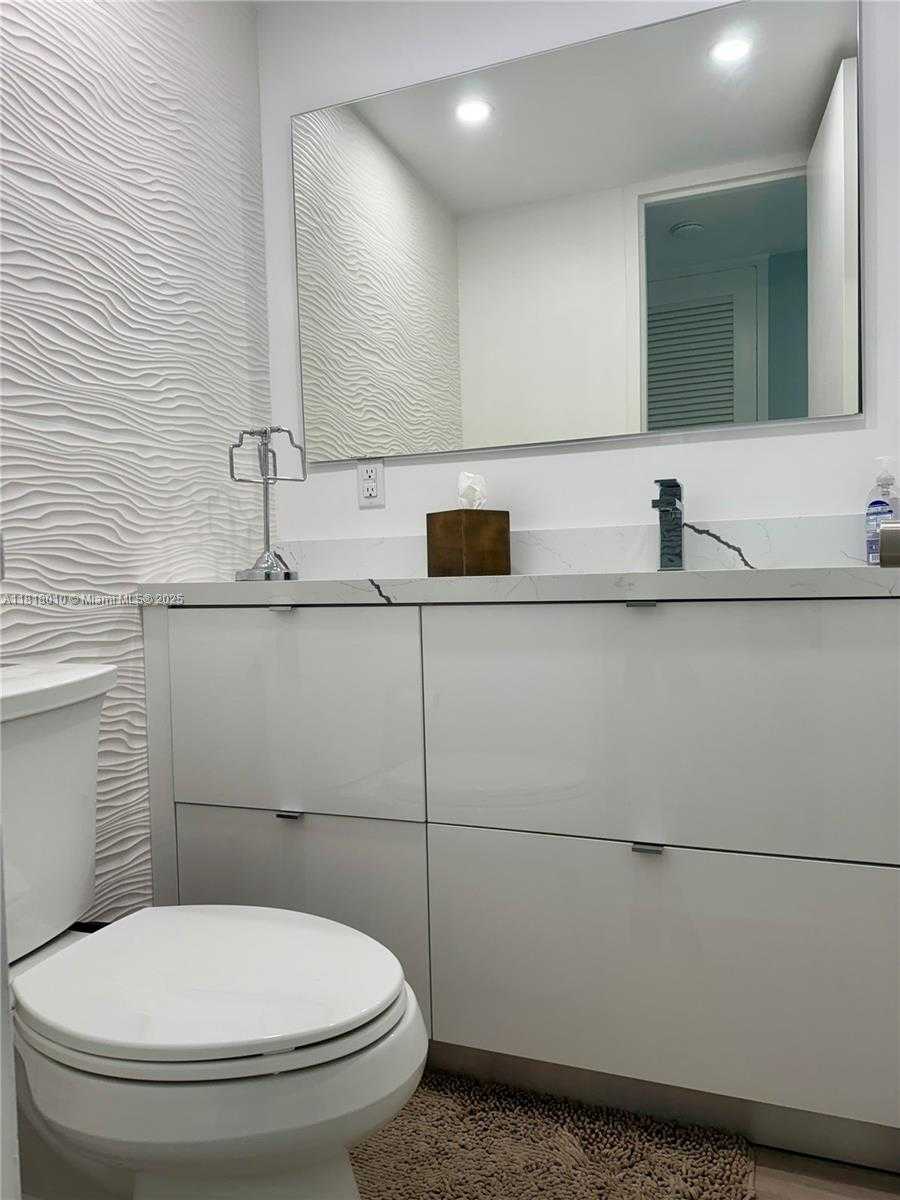 Small Image of 5055 COLLINS AVE #4A, Miami Beach Number 15