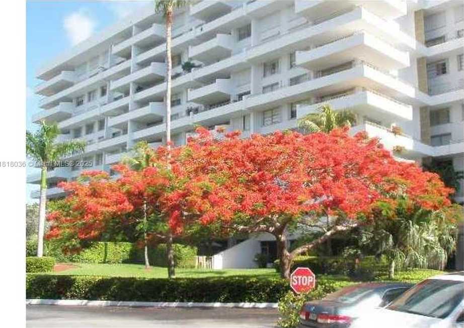 Small Image of 199 OCEAN LANE DR #703, Key Biscayne Number 19