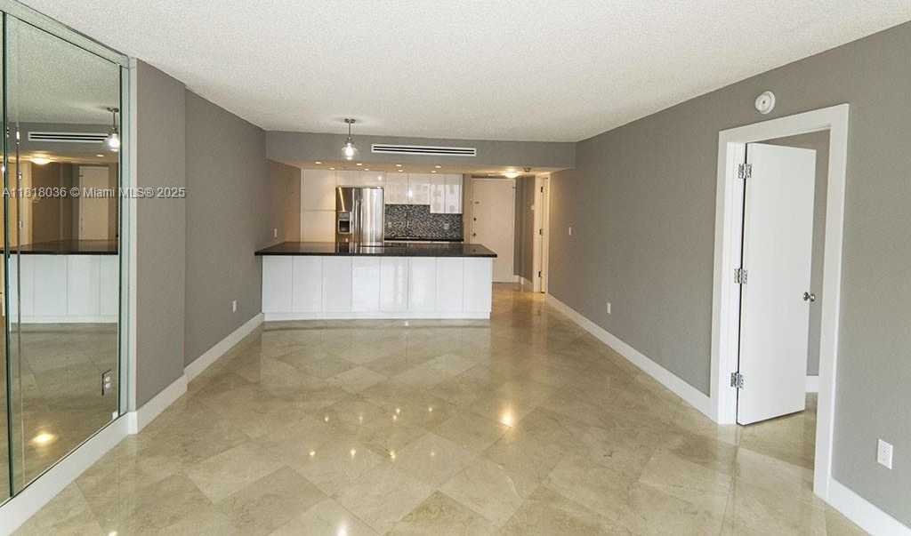 Small Image of 199 OCEAN LANE DR #703, Key Biscayne Number 3
