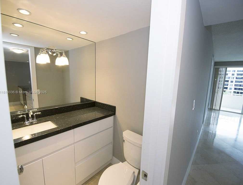 Small Image of 199 OCEAN LANE DR #703, Key Biscayne Number 4