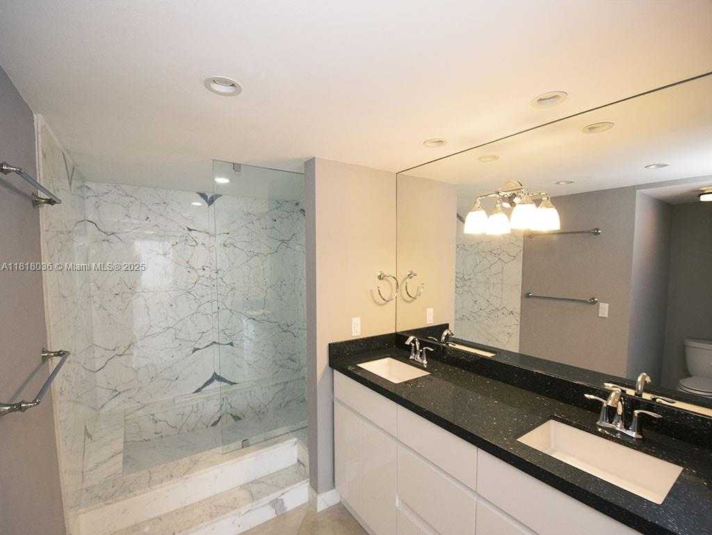 Small Image of 199 OCEAN LANE DR #703, Key Biscayne Number 6