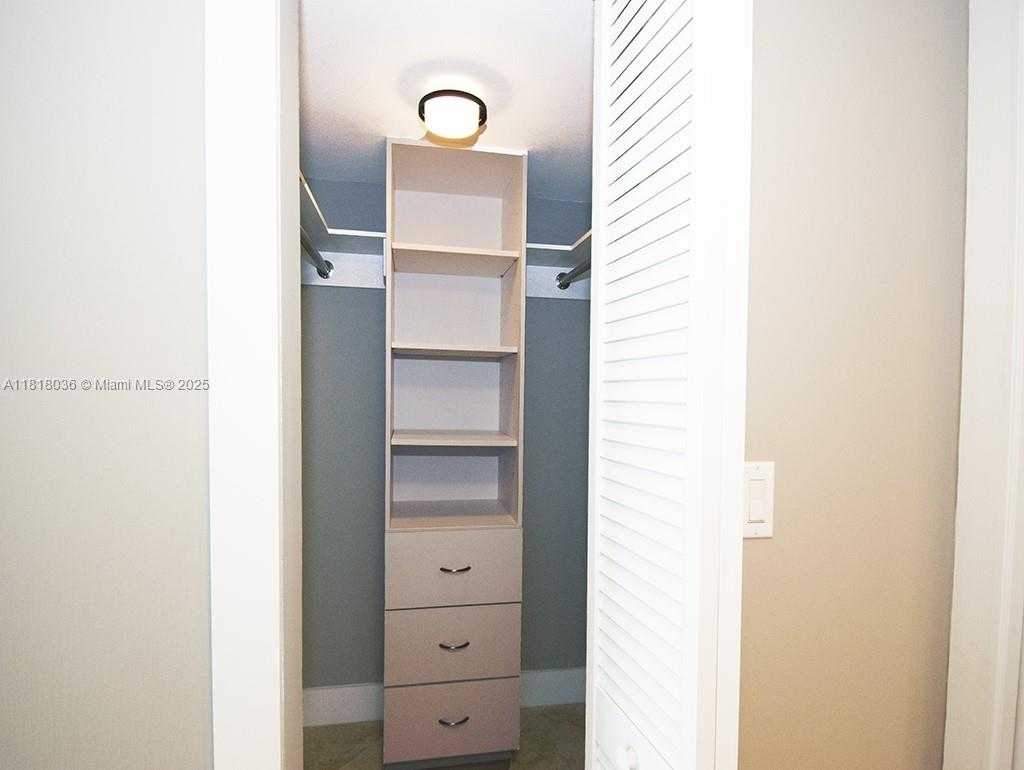 Small Image of 199 OCEAN LANE DR #703, Key Biscayne Number 7