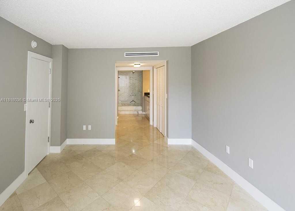 Small Image of 199 OCEAN LANE DR #703, Key Biscayne Number 9