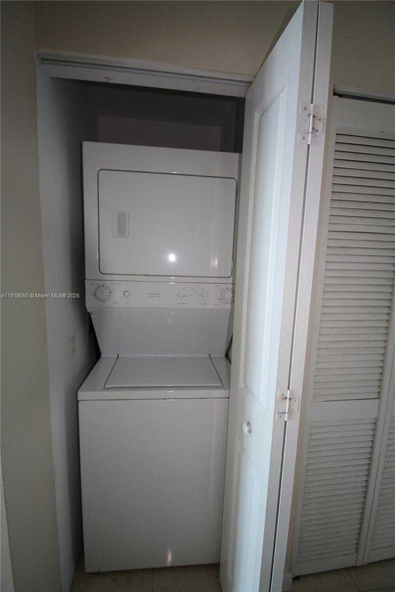 Small Image of 7910 HARBOR ISLAND DR #1004, North Bay Village Number 22