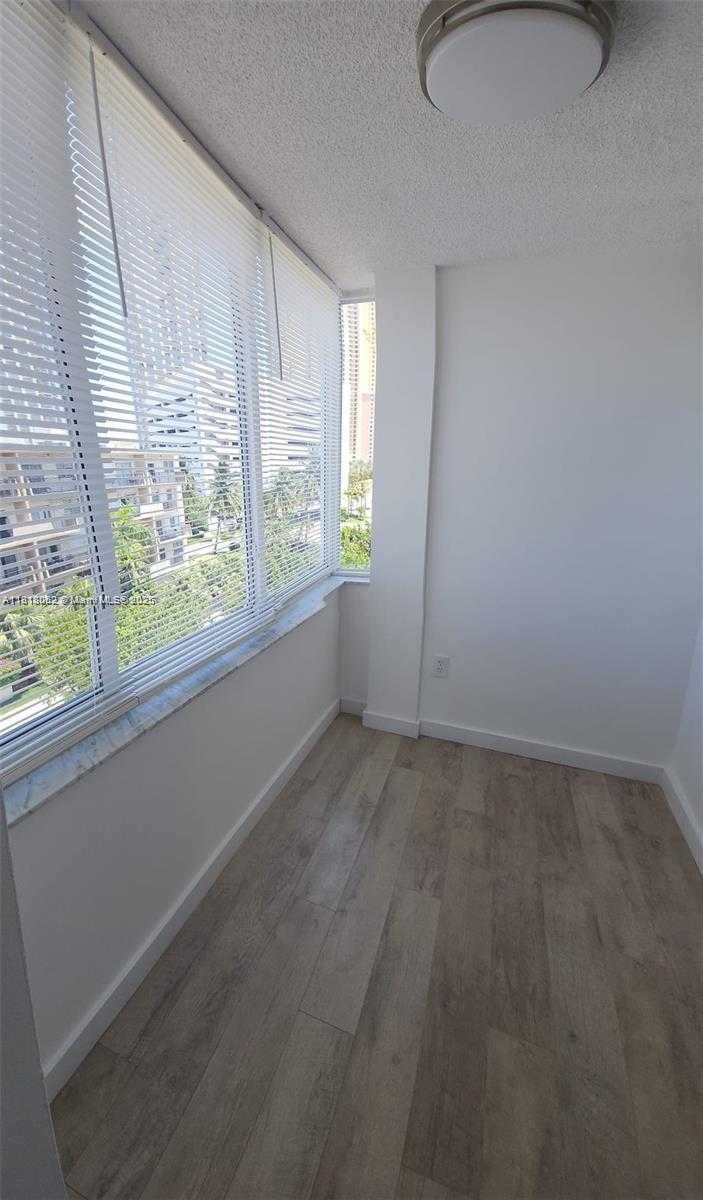 Small Image of 250 180TH #506, Sunny Isles Beach Number 4