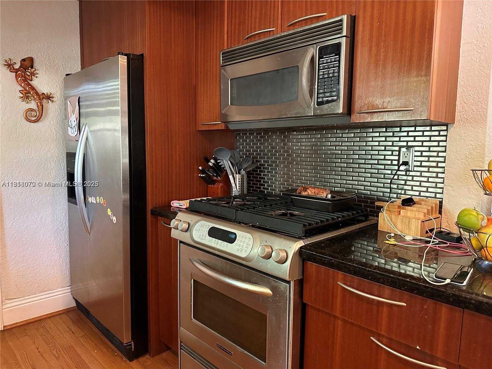 Small Image of 1551 WEST AVE #3, Miami Beach Number 6