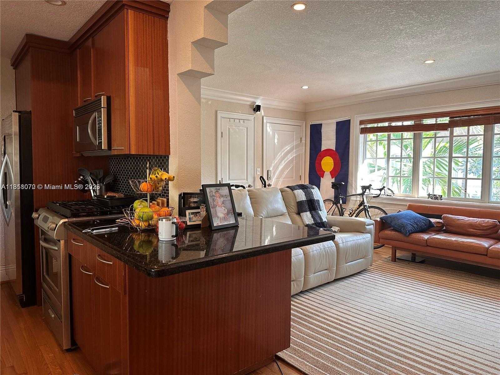 Small Image of 1551 WEST AVE #3, Miami Beach Number 8