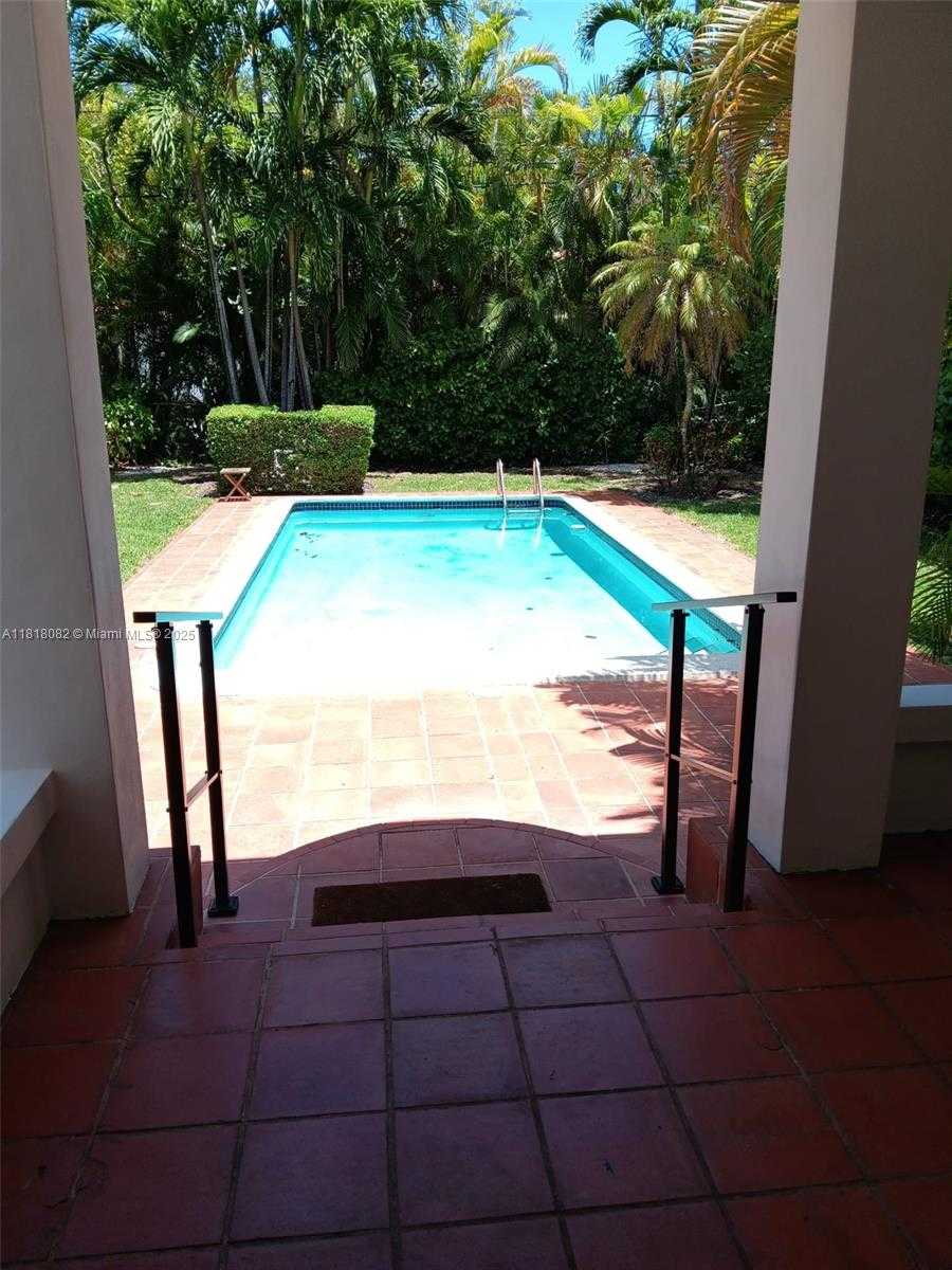 Small Image of 1717 CORTEZ ST #1717, Coral Gables Number 13