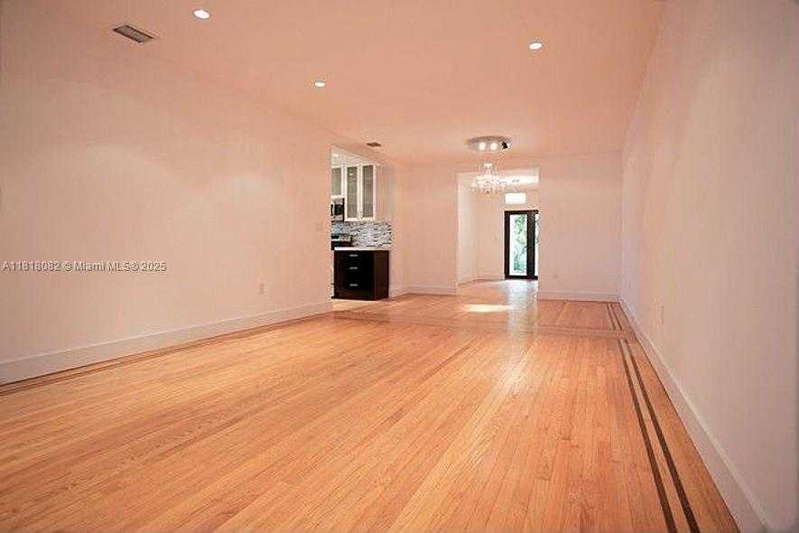Small Image of 1717 CORTEZ ST #1717, Coral Gables Number 2