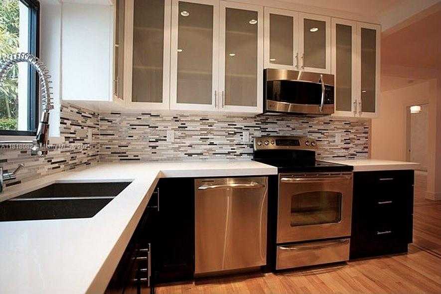 Small Image of 1717 CORTEZ ST #1717, Coral Gables Number 4