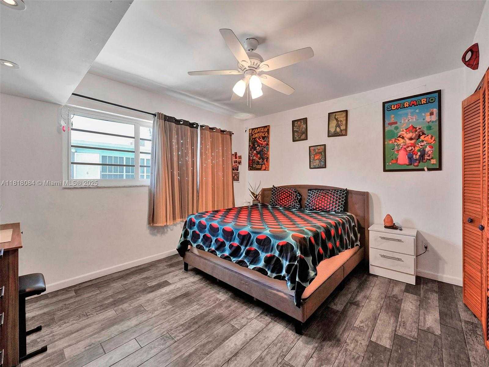 Small Image of 2858 PINE TREE DR #5, Miami Beach Number 20