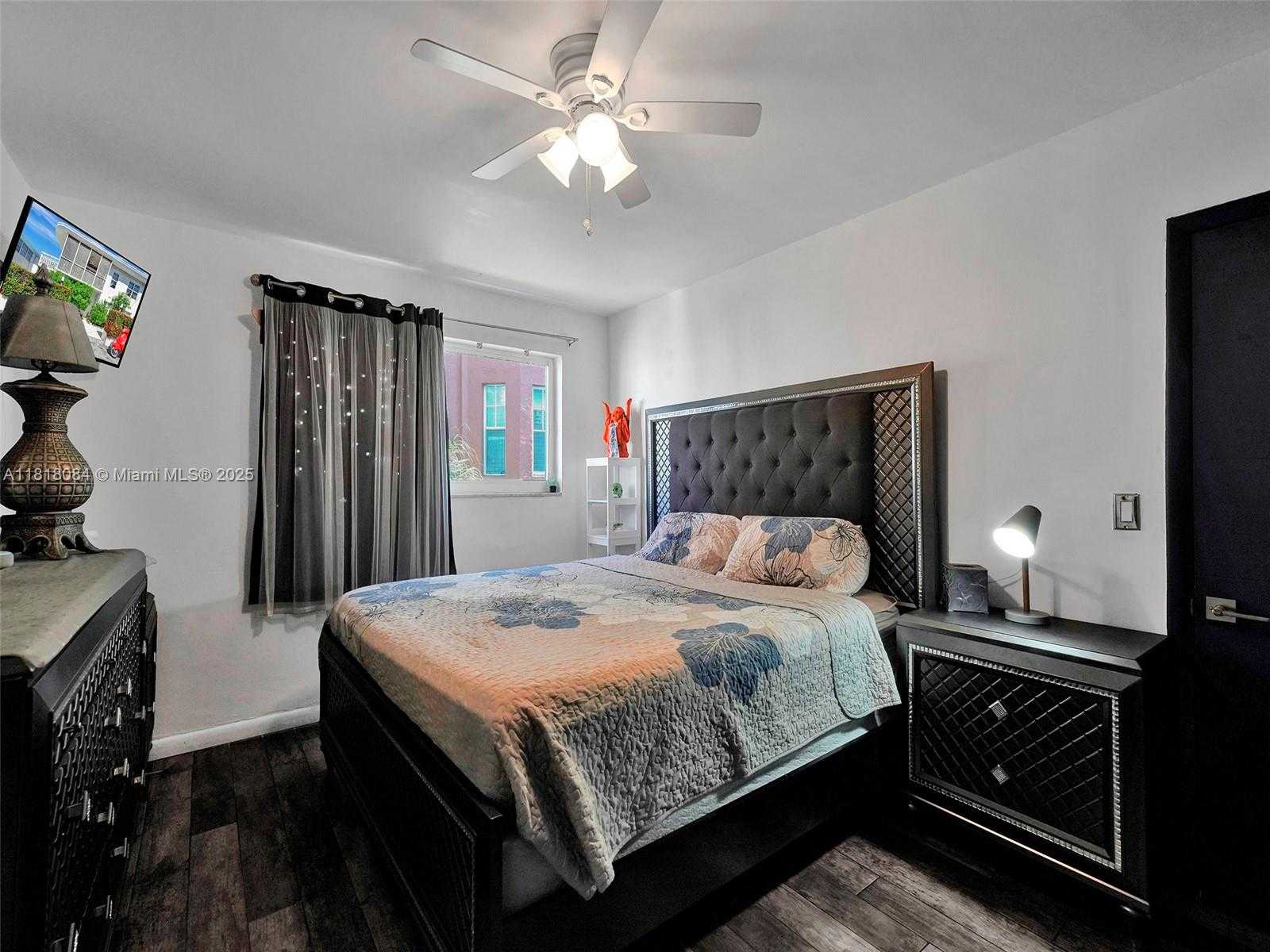 Small Image of 2858 PINE TREE DR #5, Miami Beach Number 26