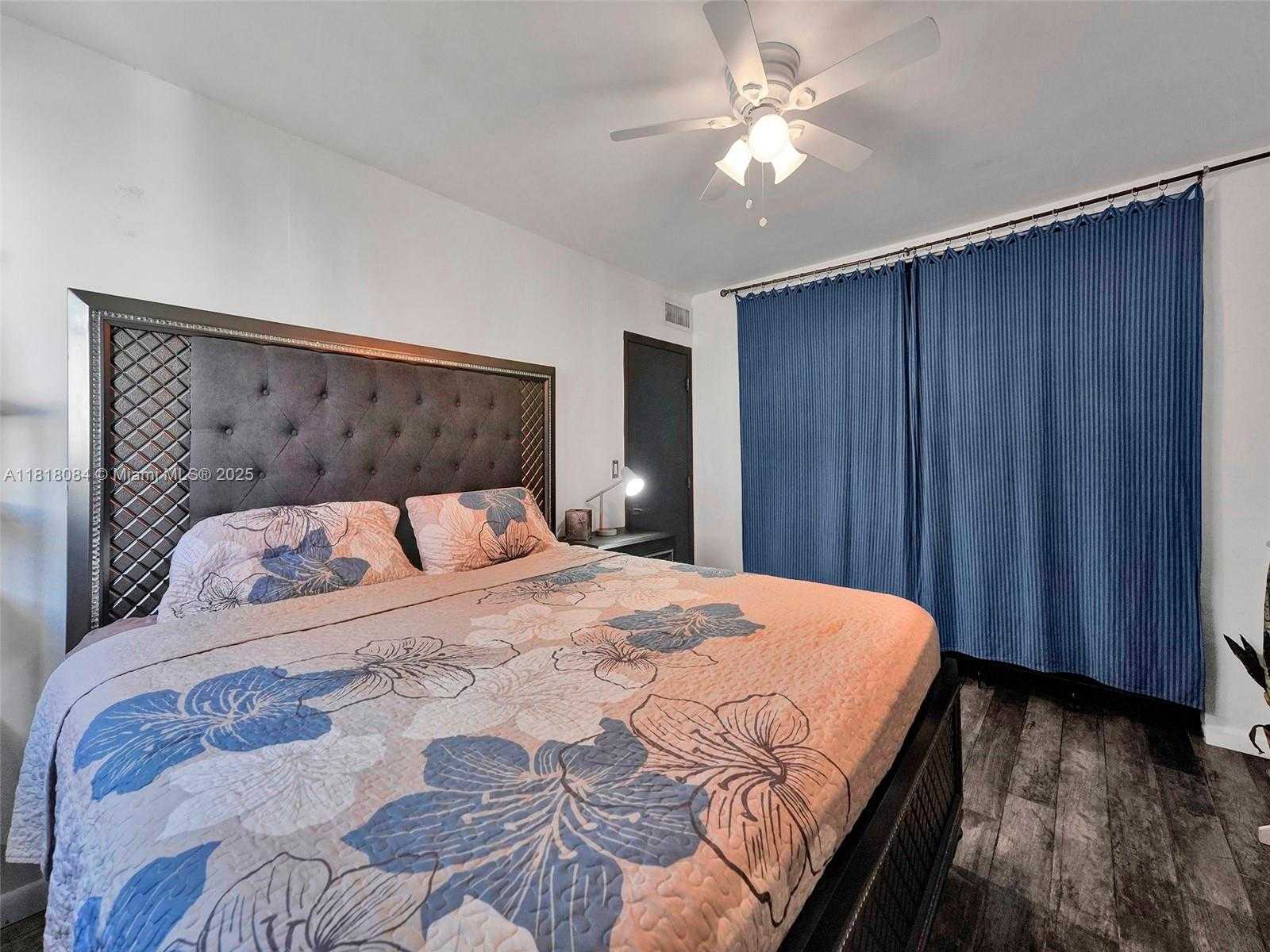 Small Image of 2858 PINE TREE DR #5, Miami Beach Number 27