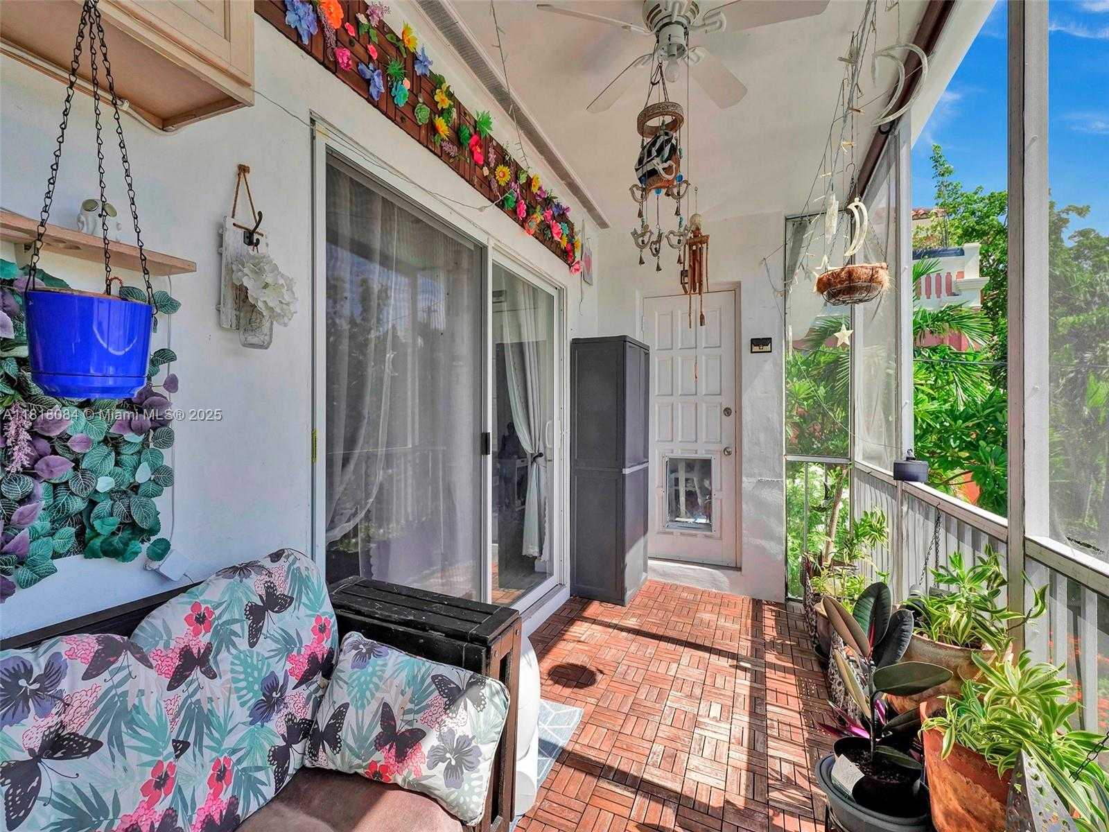 Small Image of 2858 PINE TREE DR #5, Miami Beach Number 29