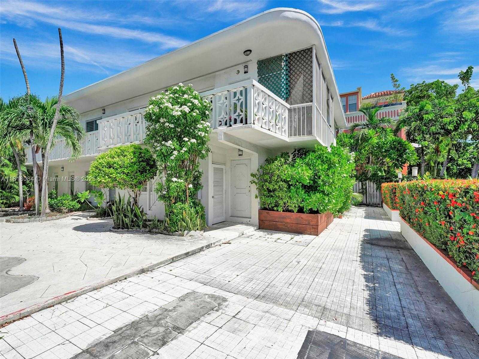Small Image of 2858 PINE TREE DR #5, Miami Beach Number 36