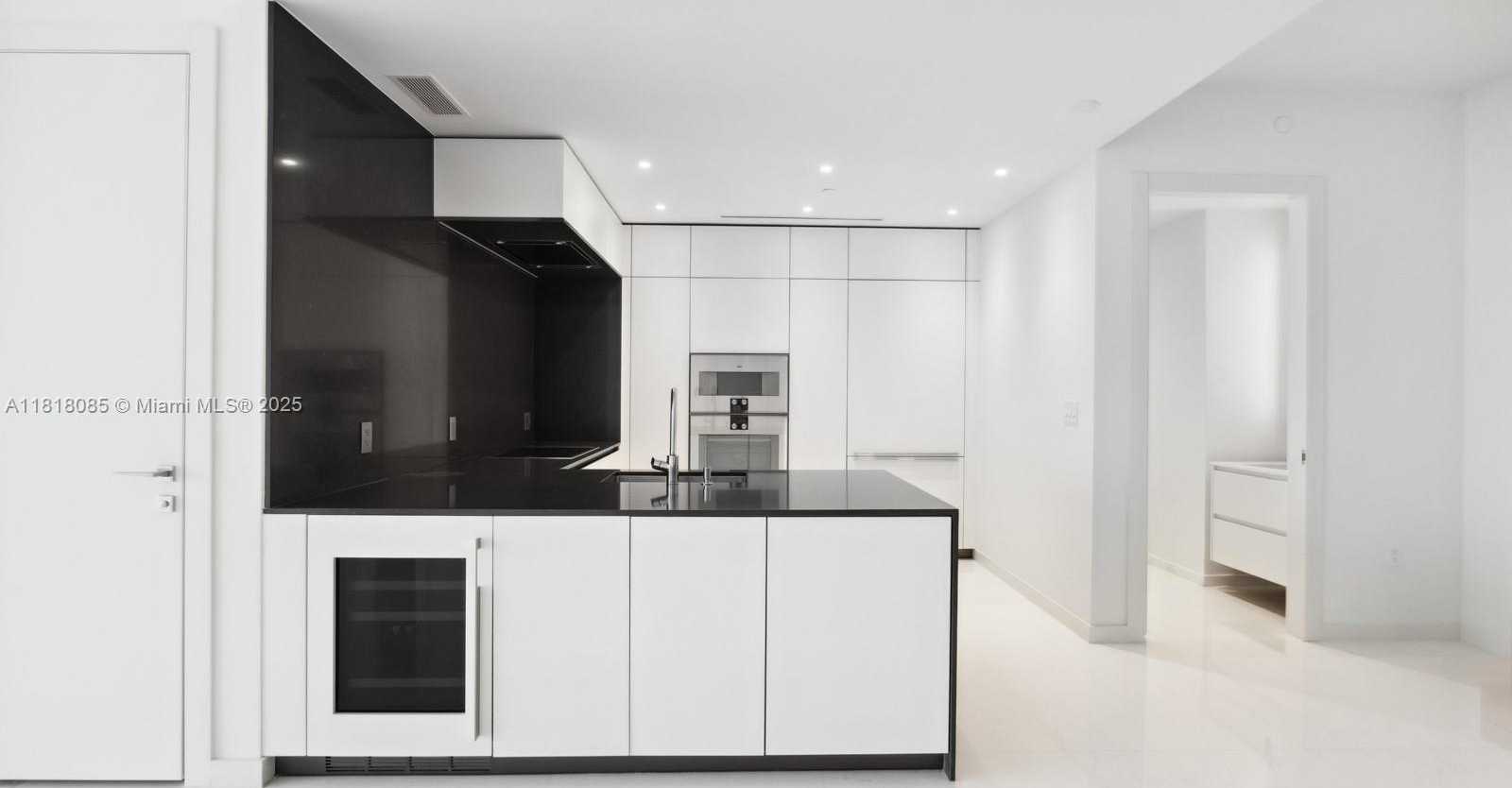 Small Image of 300 BISCAYNE BLVD WAY #5109, Miami Number 25