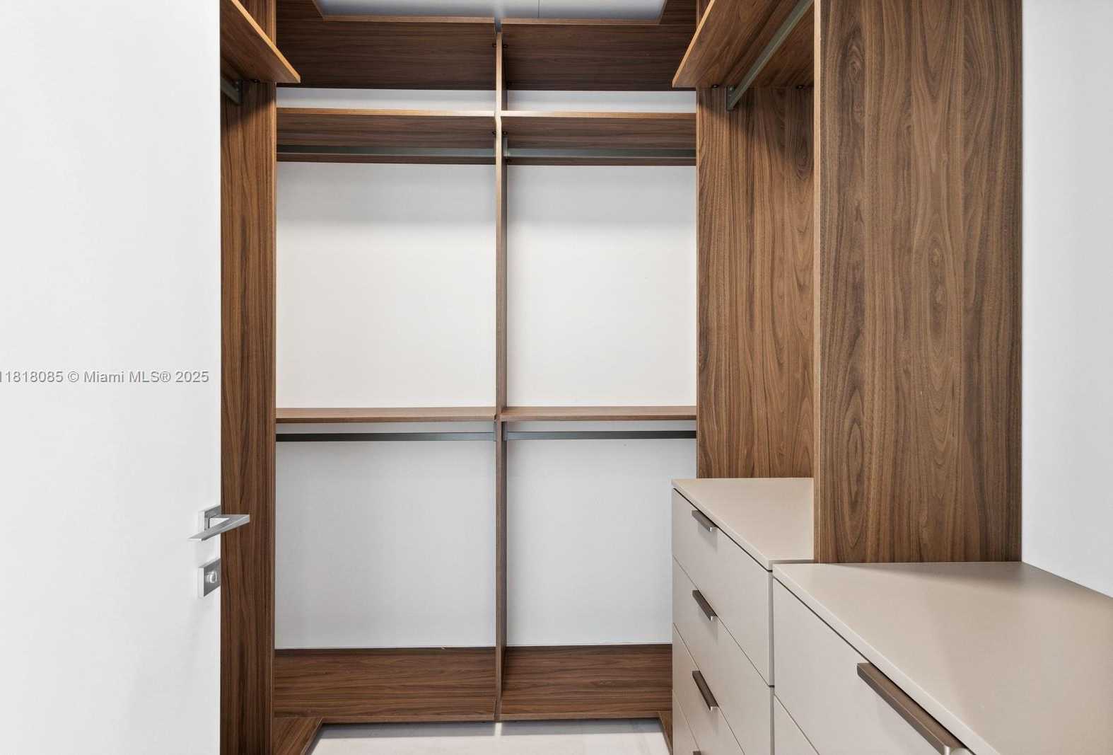 Small Image of 300 BISCAYNE BLVD WAY #5109, Miami Number 7
