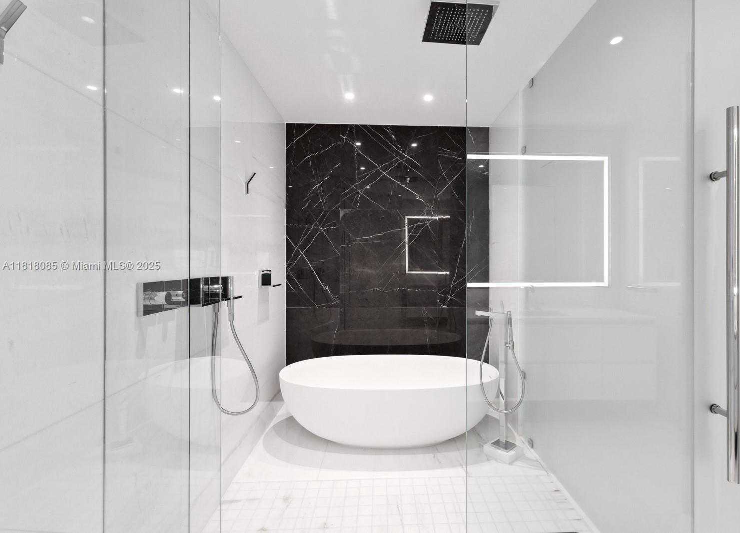Small Image of 300 BISCAYNE BLVD WAY #5109, Miami Number 8