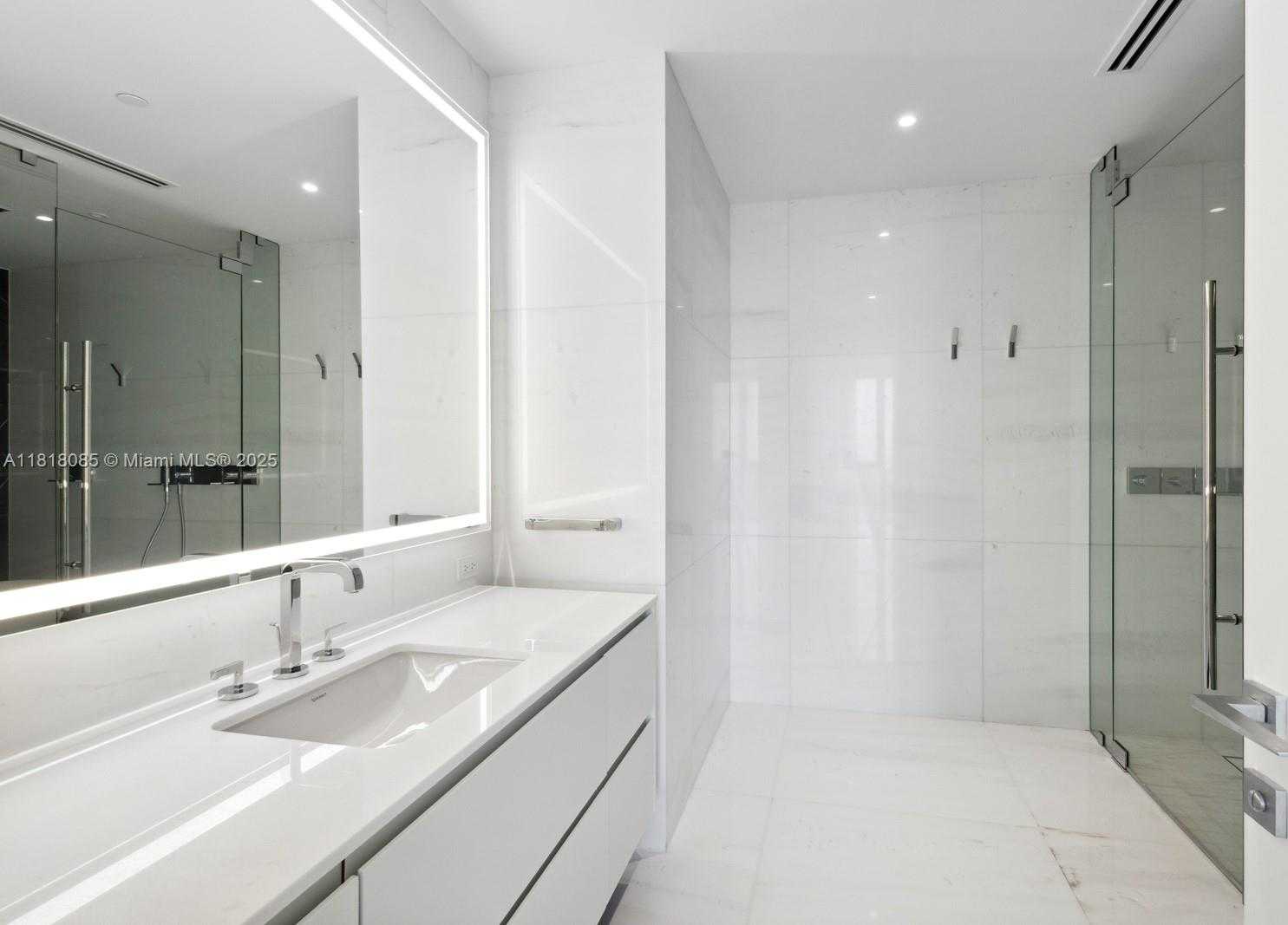 Small Image of 300 BISCAYNE BLVD WAY #5109, Miami Number 9