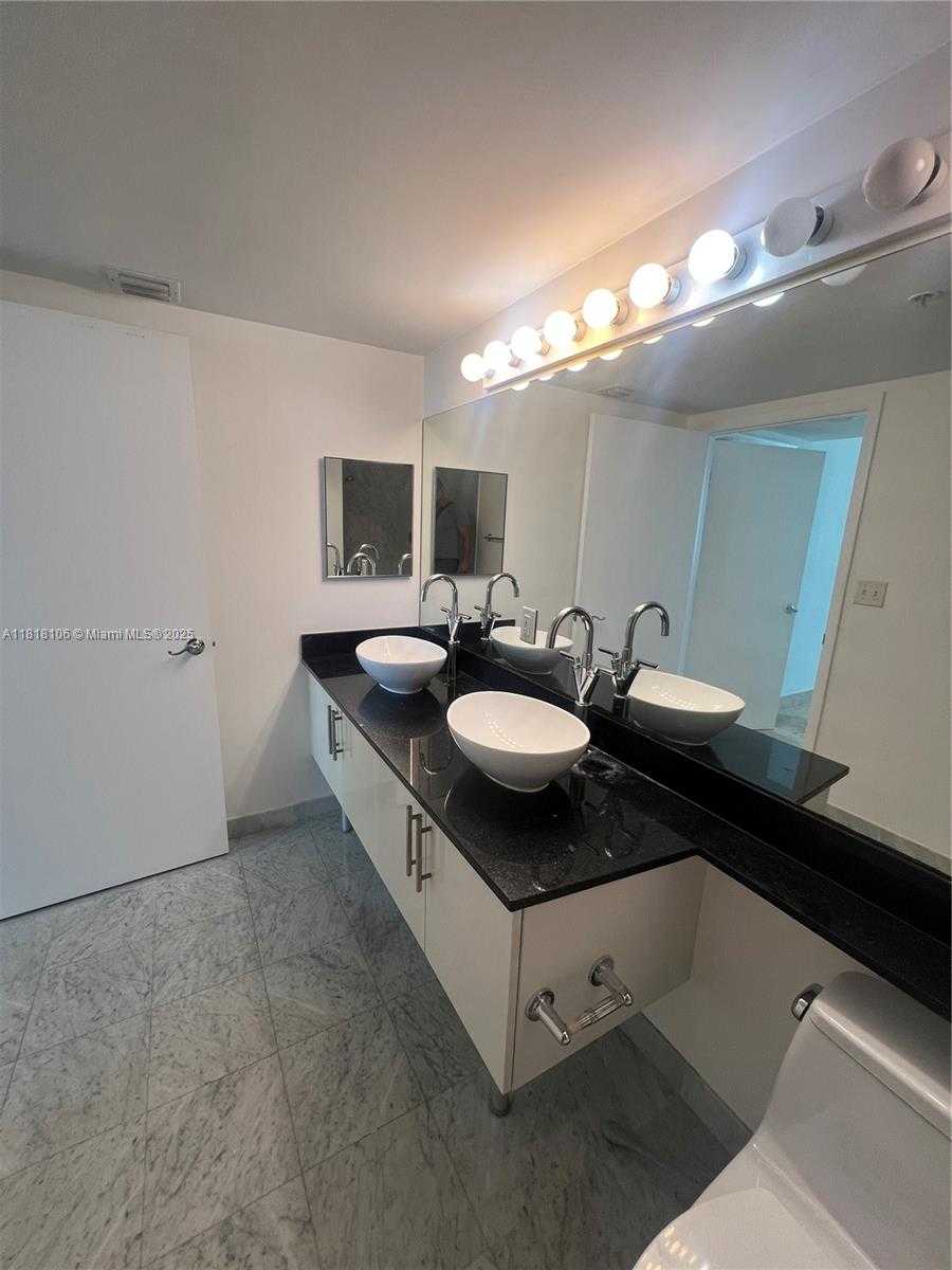 Small Image of 31 SOUTH EAST 5 ST #3004, Miami Number 24