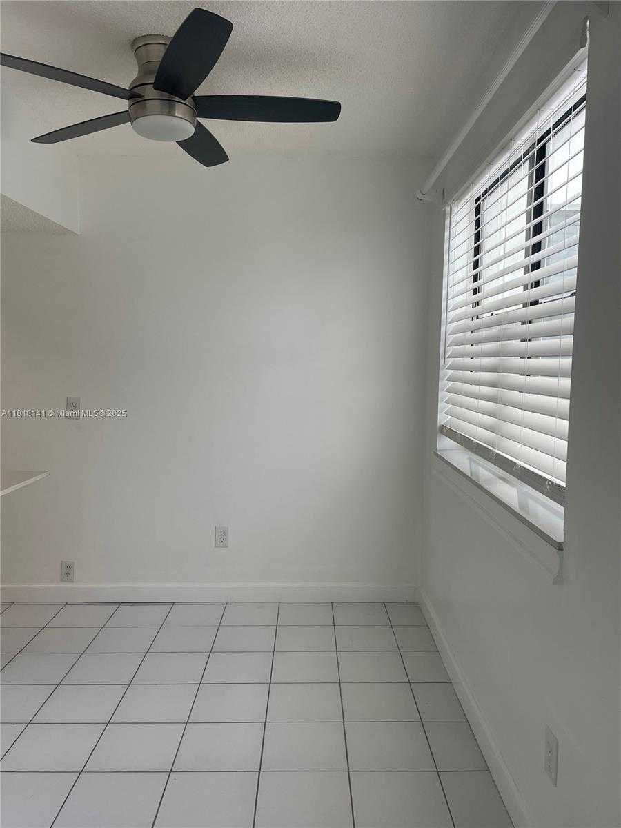 Small Image of 1390 OCEAN DR #302, Miami Beach Number 10