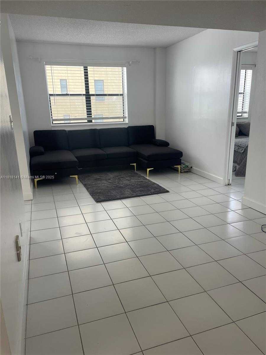 Small Image of 1390 OCEAN DR #302, Miami Beach Number 14