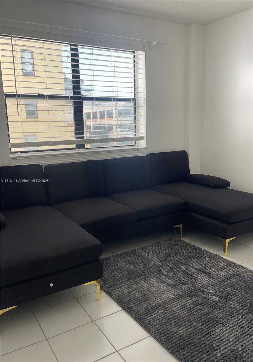Small Image of 1390 OCEAN DR #302, Miami Beach Number 15