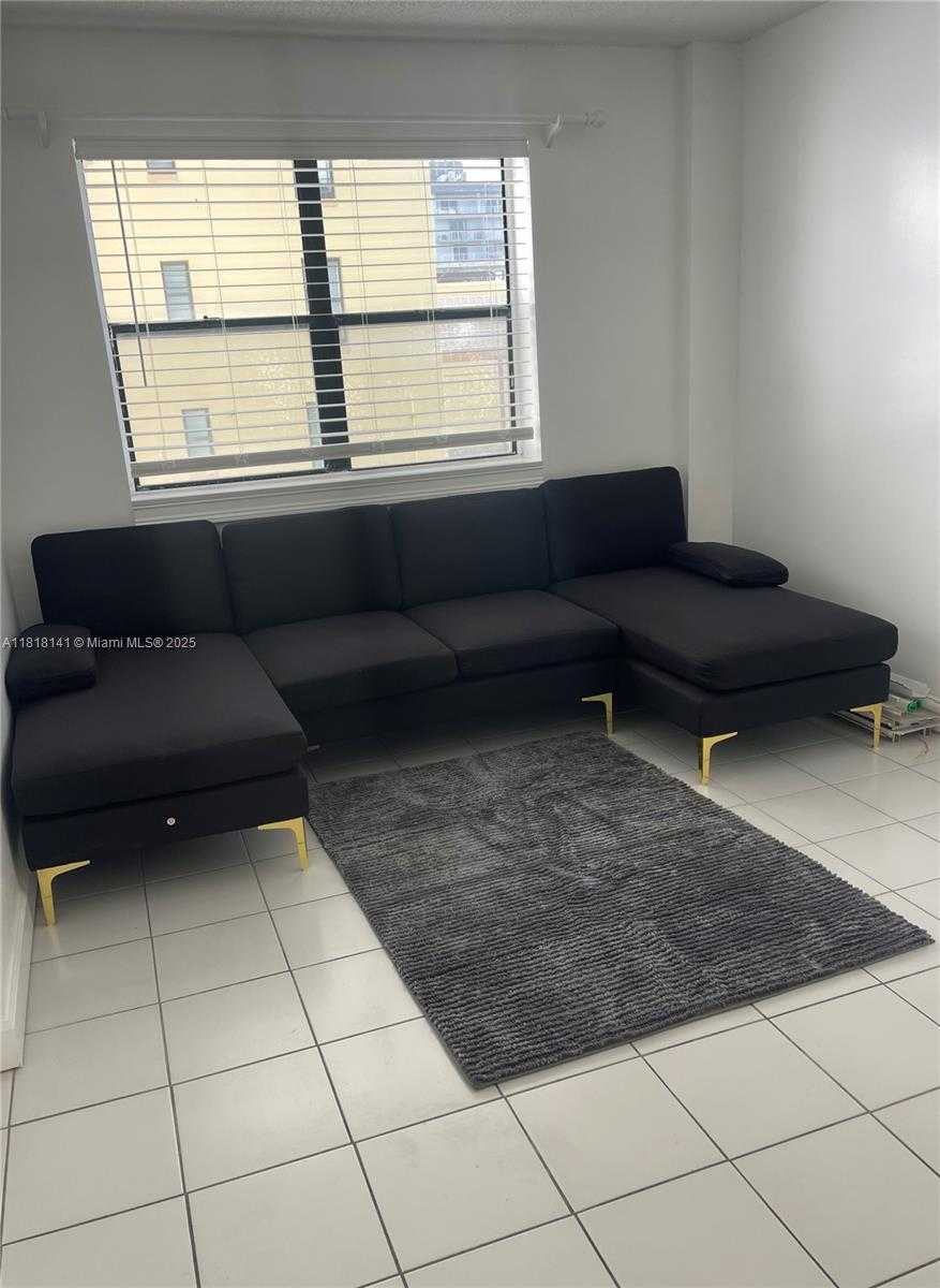 Small Image of 1390 OCEAN DR #302, Miami Beach Number 16