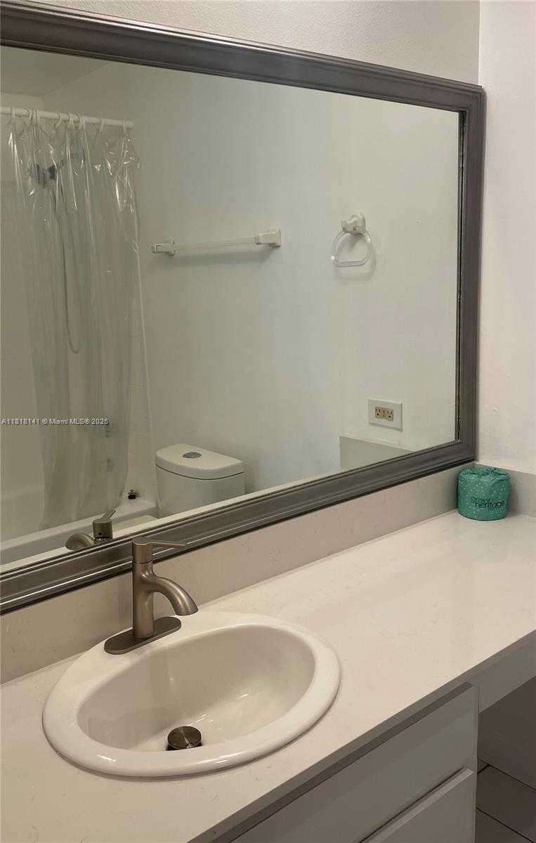 Small Image of 1390 OCEAN DR #302, Miami Beach Number 19