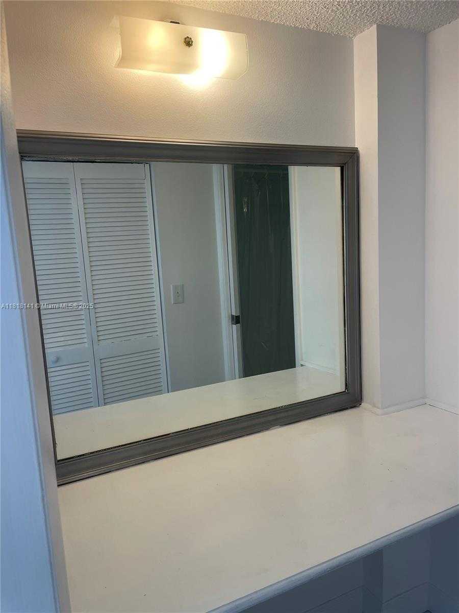Small Image of 1390 OCEAN DR #302, Miami Beach Number 22