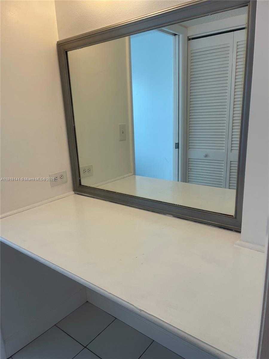 Small Image of 1390 OCEAN DR #302, Miami Beach Number 23