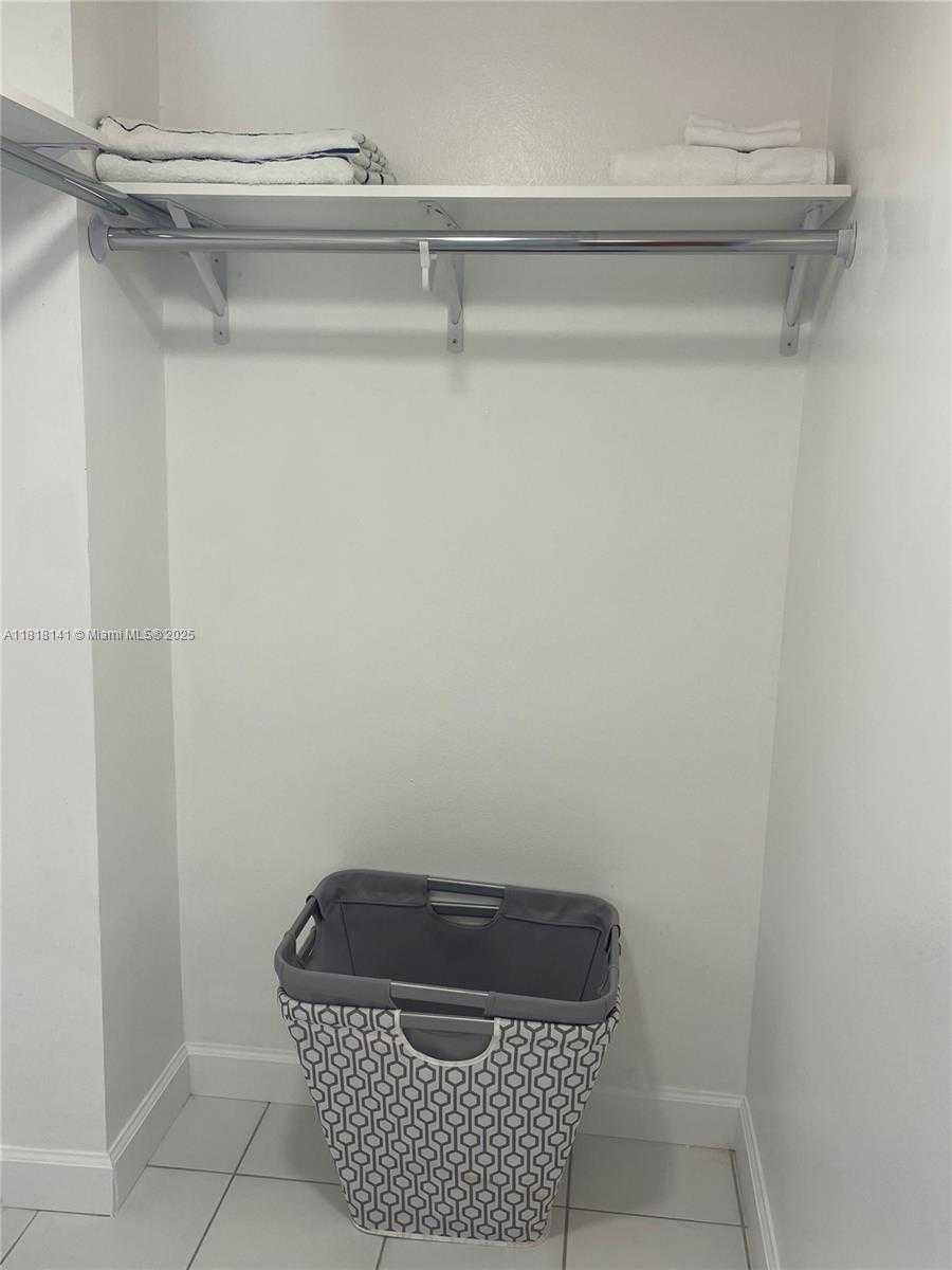 Small Image of 1390 OCEAN DR #302, Miami Beach Number 24