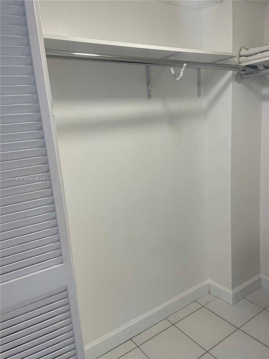 Small Image of 1390 OCEAN DR #302, Miami Beach Number 25