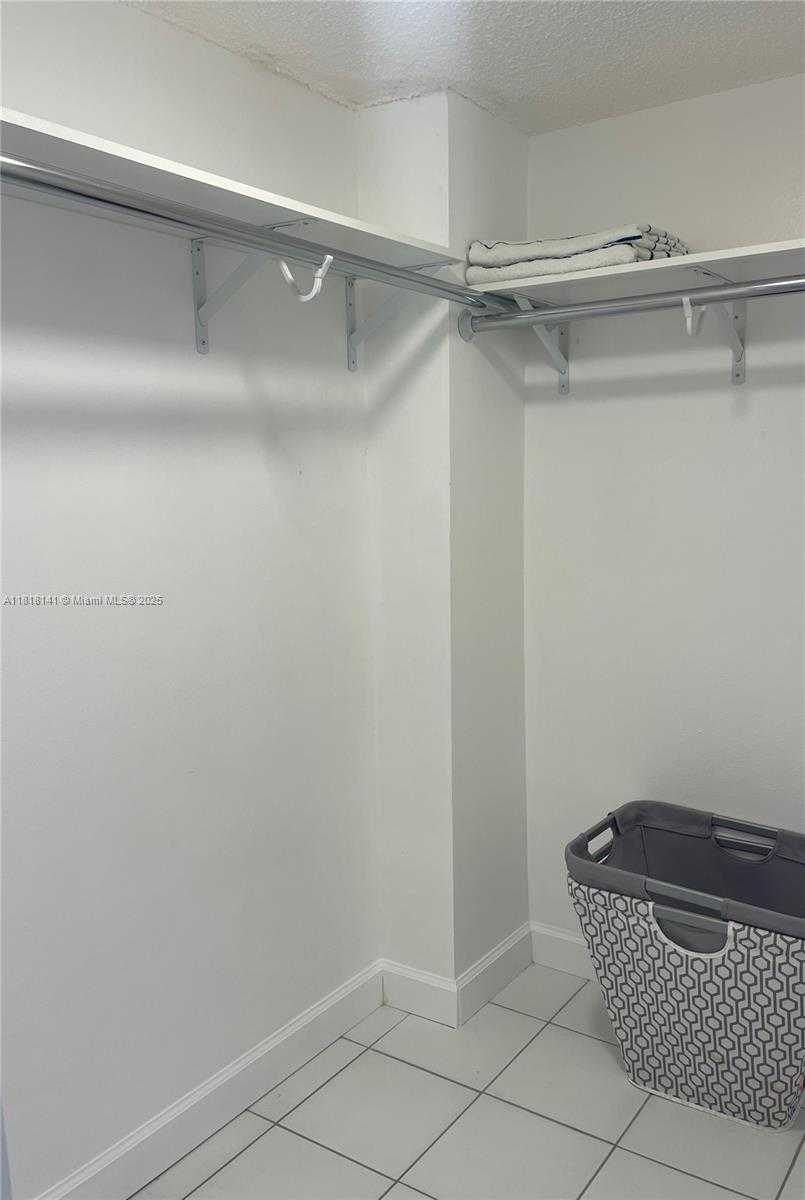 Small Image of 1390 OCEAN DR #302, Miami Beach Number 26
