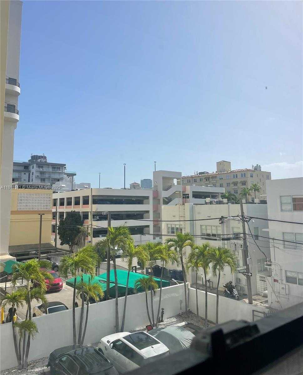 Small Image of 1390 OCEAN DR #302, Miami Beach Number 27