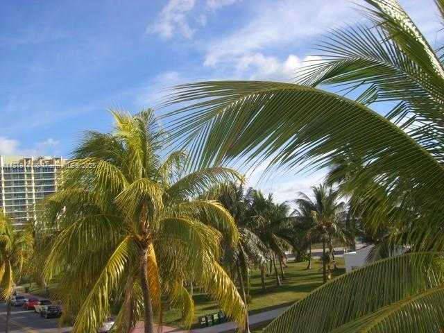 Small Image of 1390 OCEAN DR #302, Miami Beach Number 42