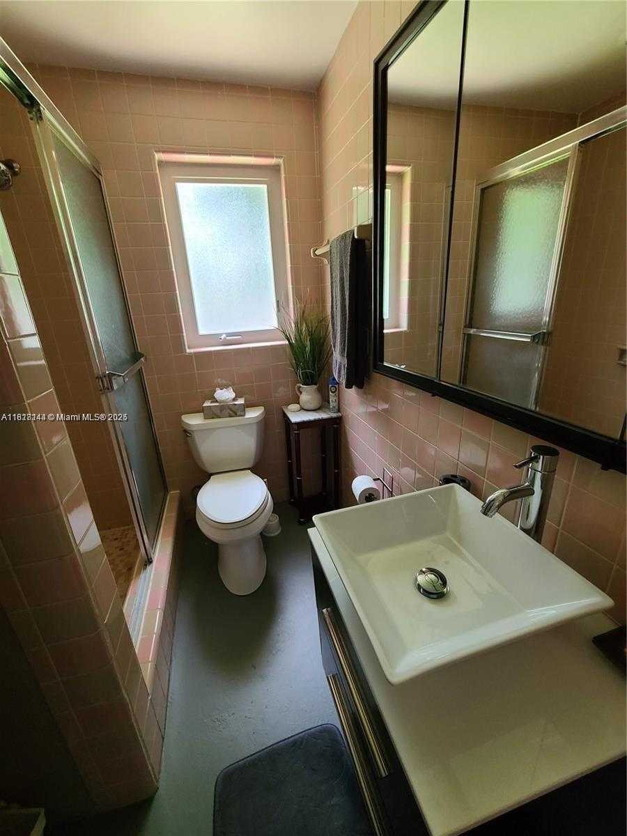 Small Image of 2741 NORTH EAST 16TH AVE, Wilton Manors Number 12