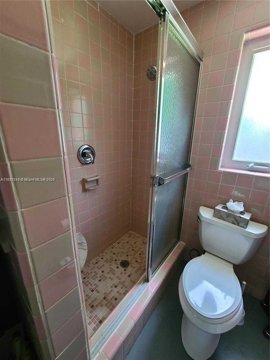 Small Image of 2741 NORTH EAST 16TH AVE, Wilton Manors Number 13
