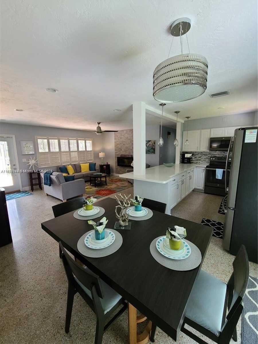Small Image of 2741 NORTH EAST 16TH AVE, Wilton Manors Number 3