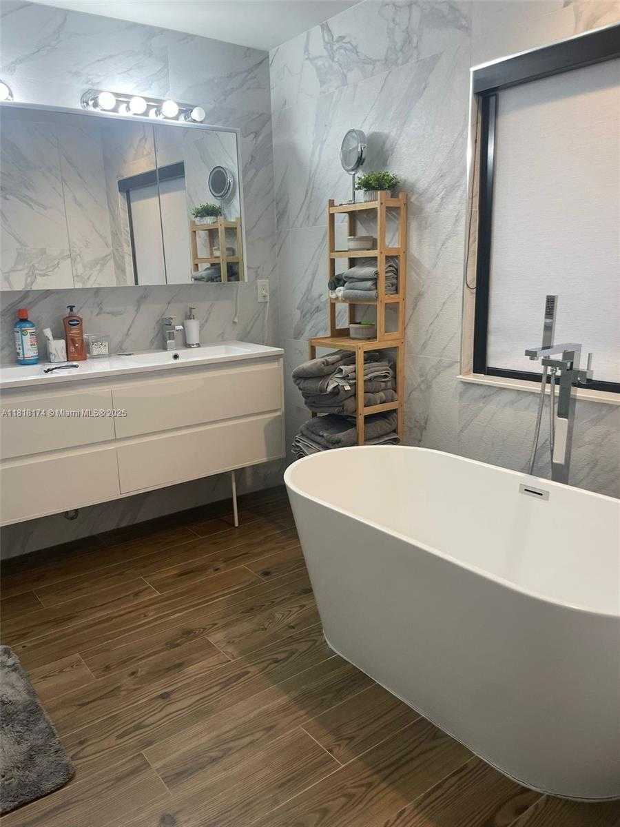 Small Image of 3270 SOUTH WEST 44TH ST, Dania Beach Number 13