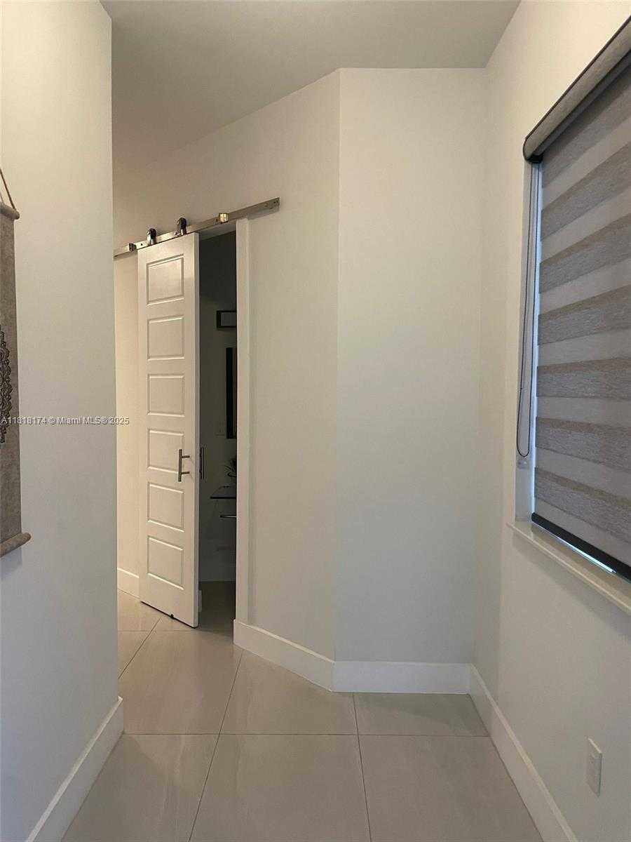 Small Image of 3270 SOUTH WEST 44TH ST, Dania Beach Number 2