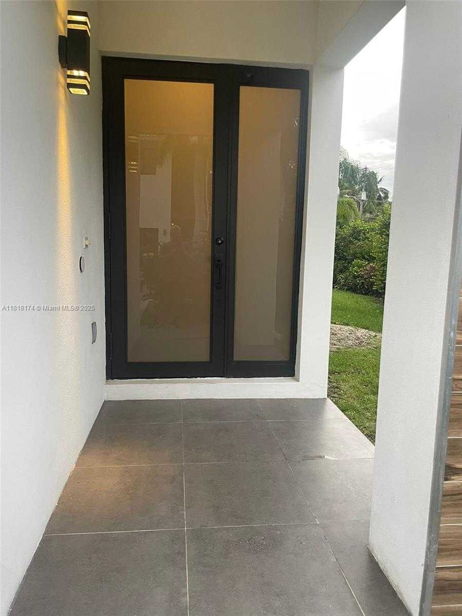 Small Image of 3270 SOUTH WEST 44TH ST, Dania Beach Number 22