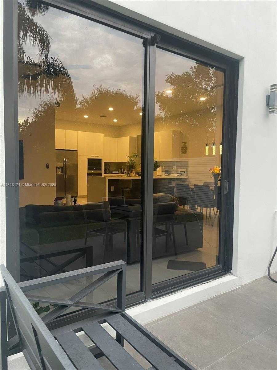 Small Image of 3270 SOUTH WEST 44TH ST, Dania Beach Number 26