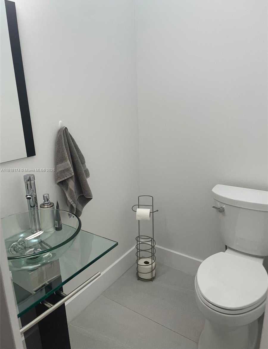 Small Image of 3270 SOUTH WEST 44TH ST, Dania Beach Number 3