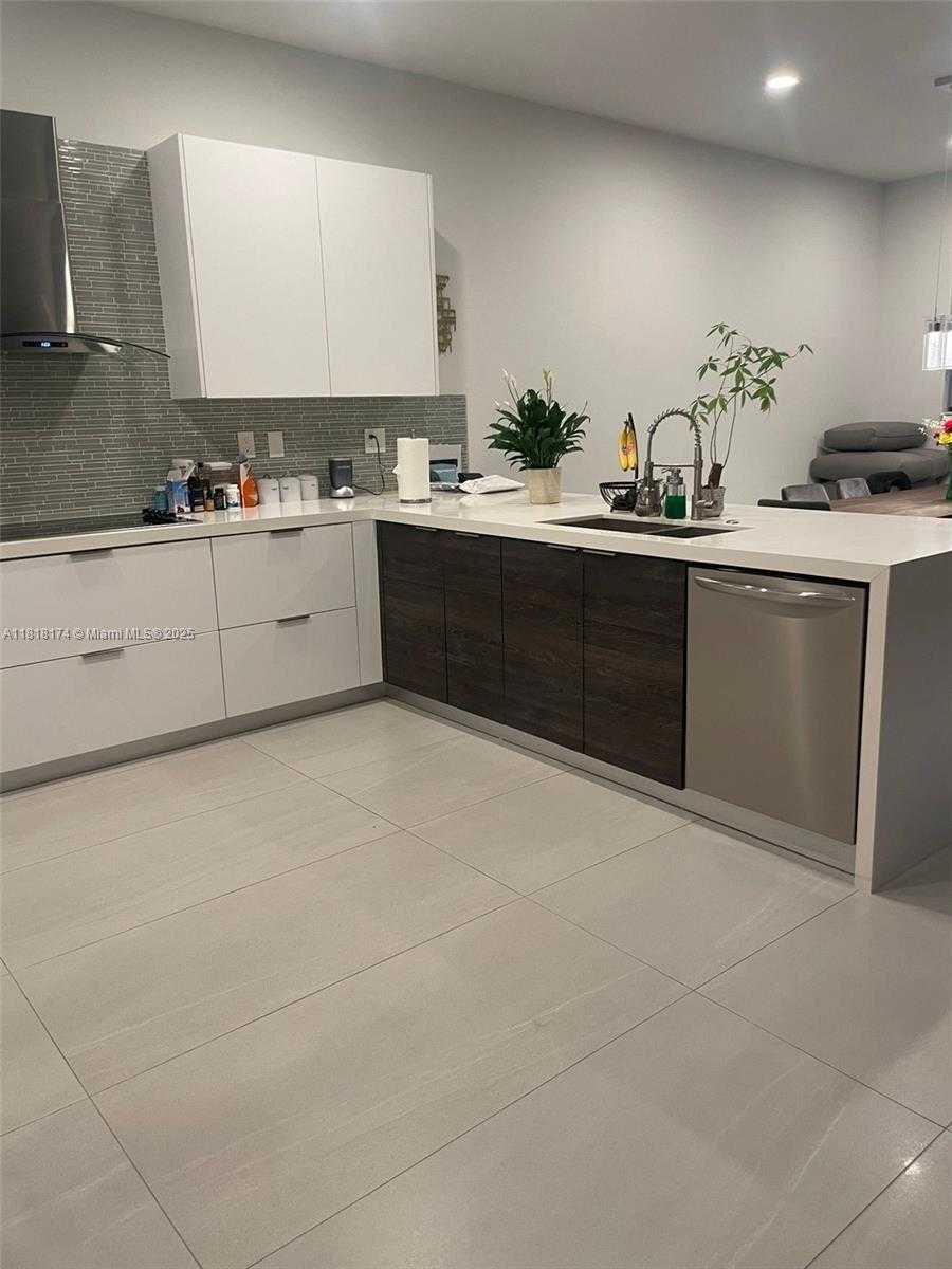 Small Image of 3270 SOUTH WEST 44TH ST, Dania Beach Number 5